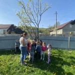 Весняний настрій в Олександрівському ЗДО🌺🌸 На території садочка ми маємо як декоративні дерева так і фруктові, за якими наші діти дуже люблять спостер
