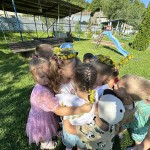В нашому садочку щоденно проводиться загартовування дітей, і їхнє оздоровлення, завдяки чому наші дітки ростуть здоровими і міцними. 2025 рік