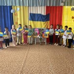 Вихованці різновікової групи (середній , старший вік) - вшанували пам'ять наших захисників ,які захищали і продовжують захищати нашу Україну!