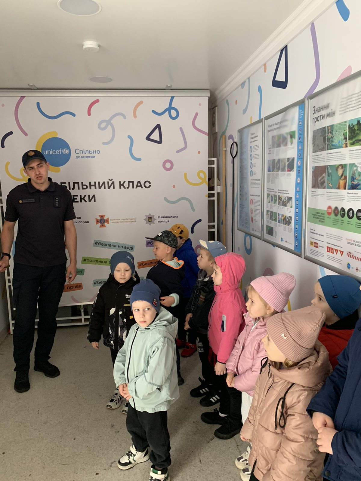 Фото без опису