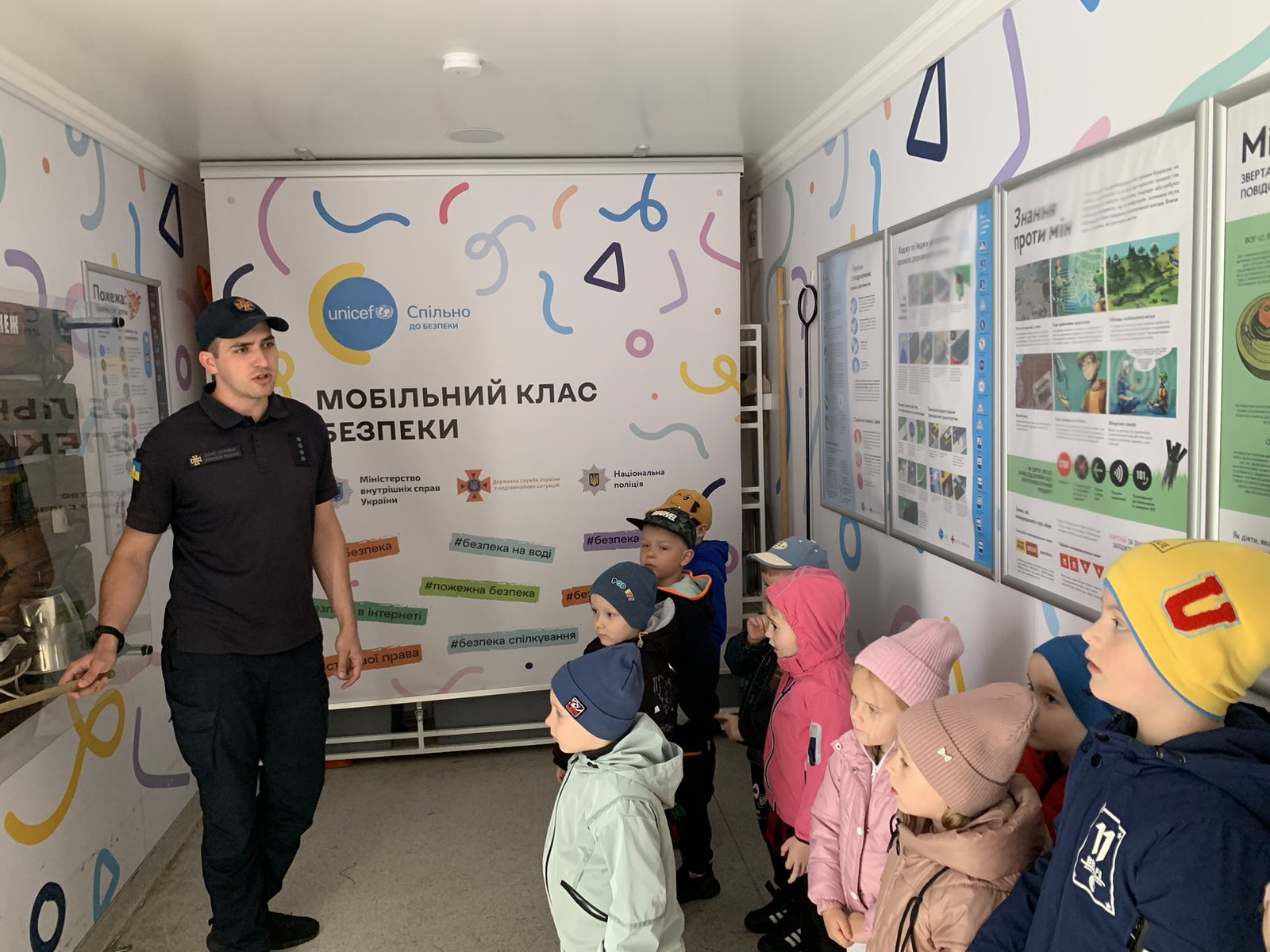 Фото без опису