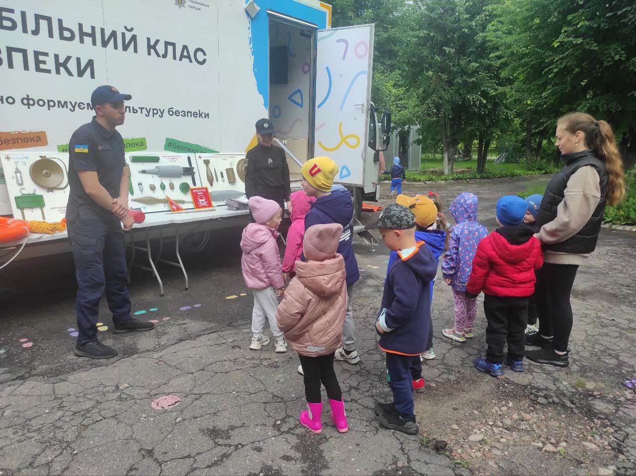 Фото без опису