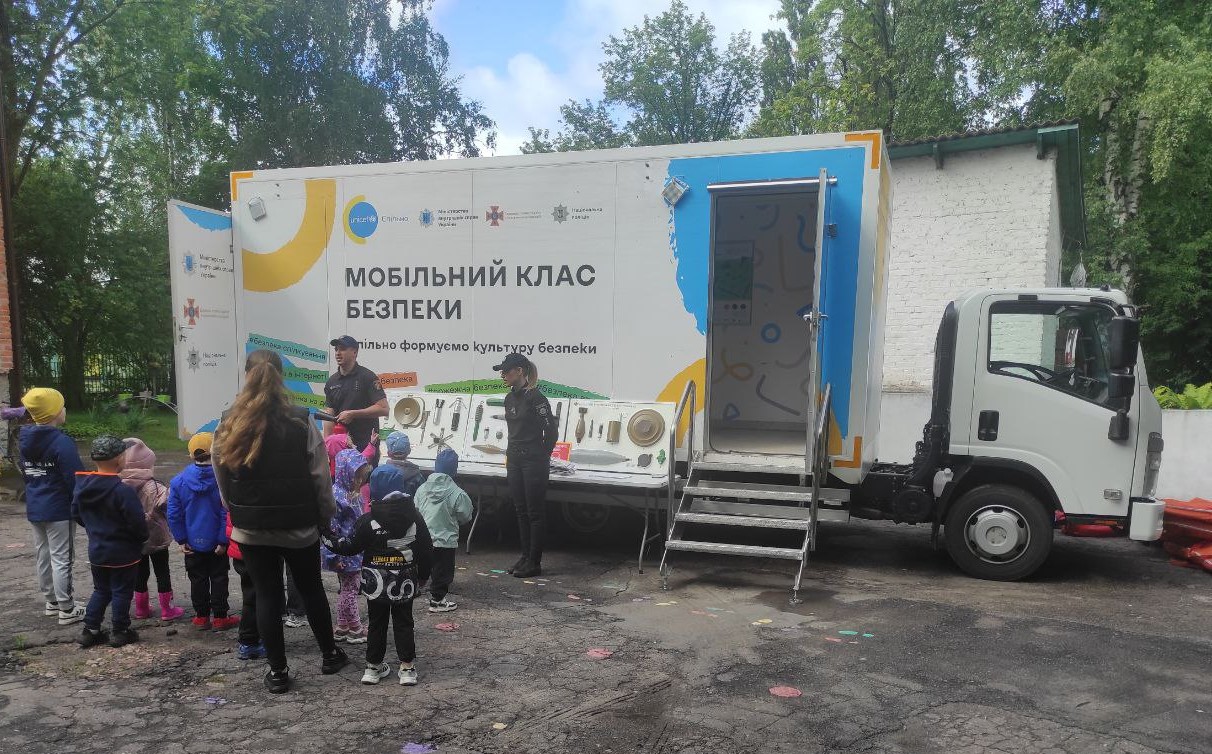 Фото без опису