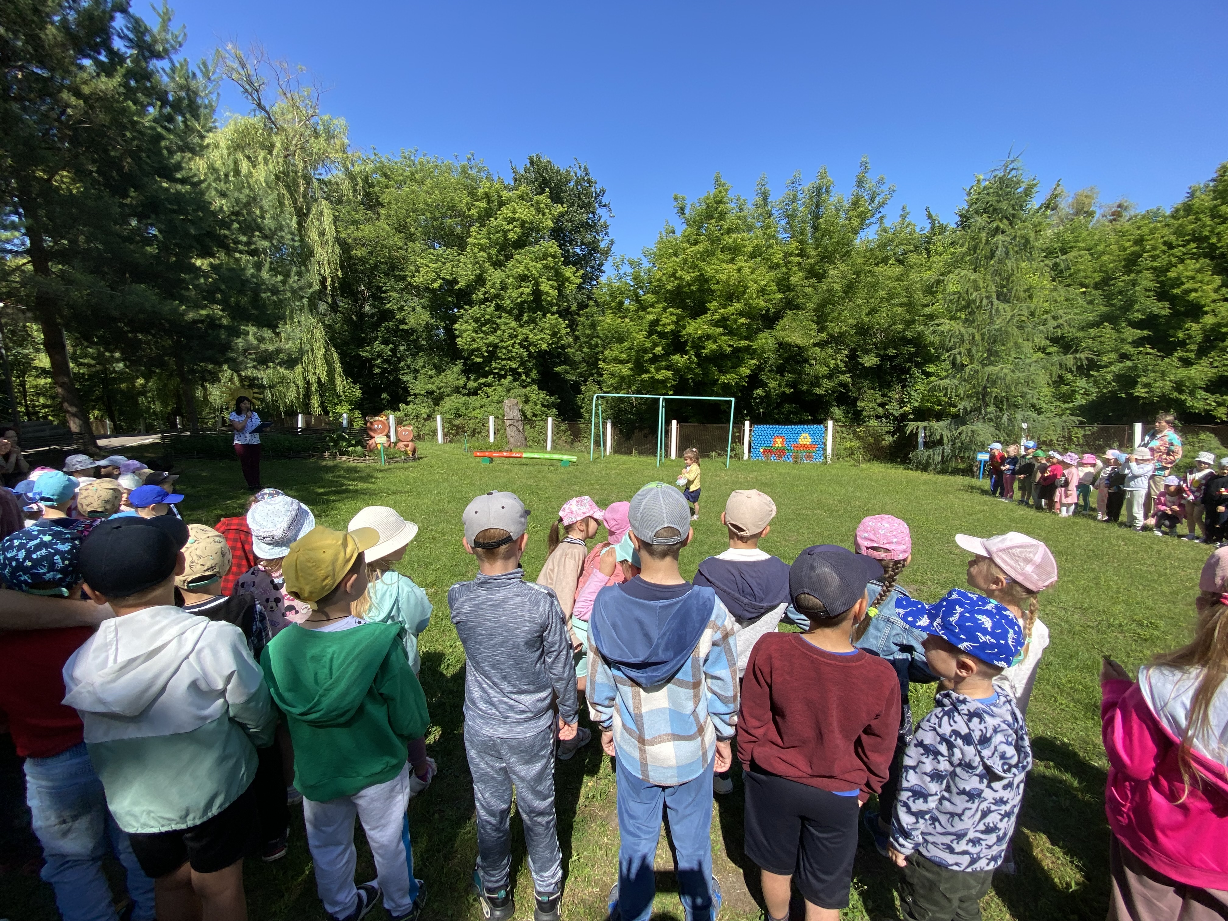 Фото без опису