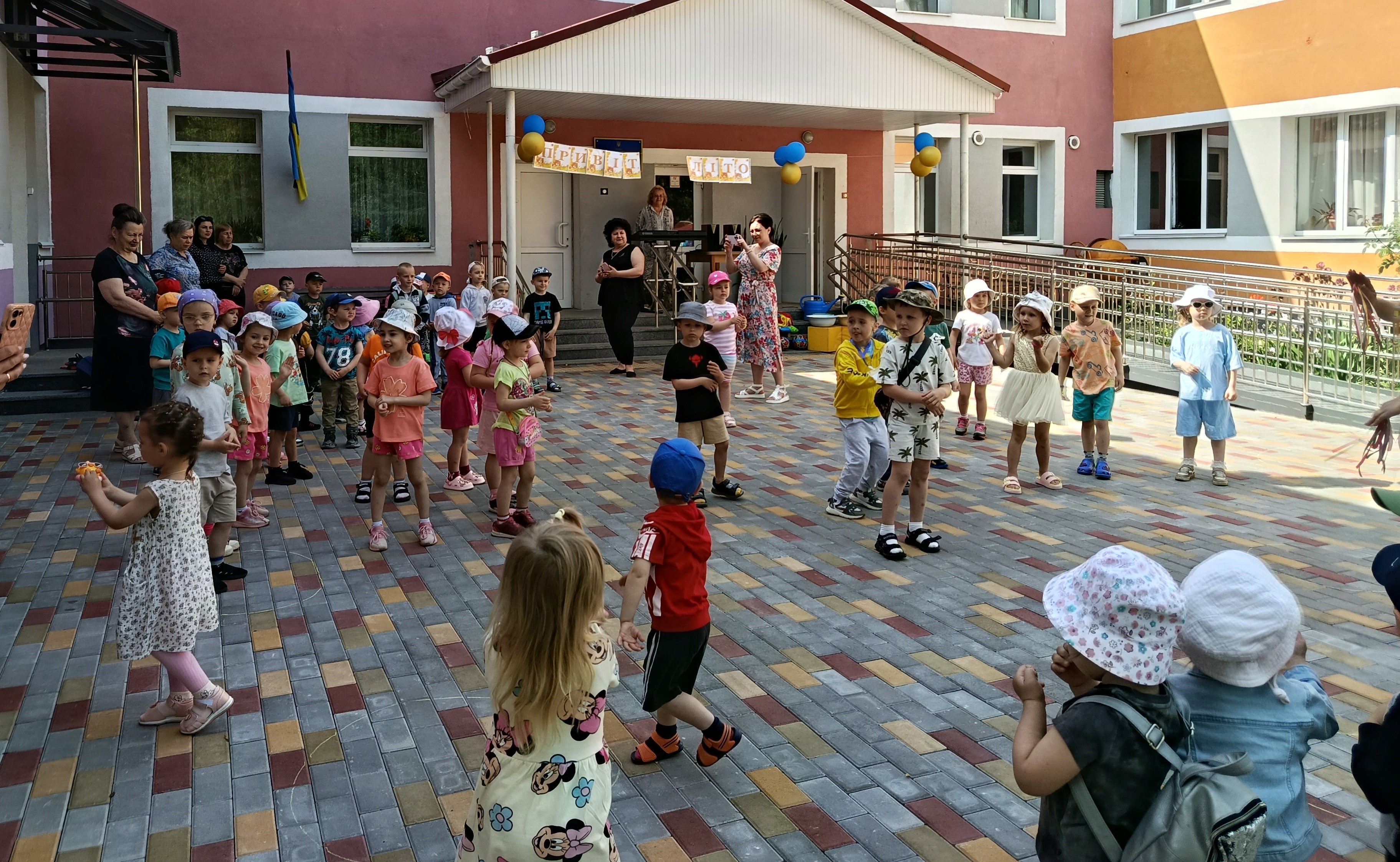 Фото без опису