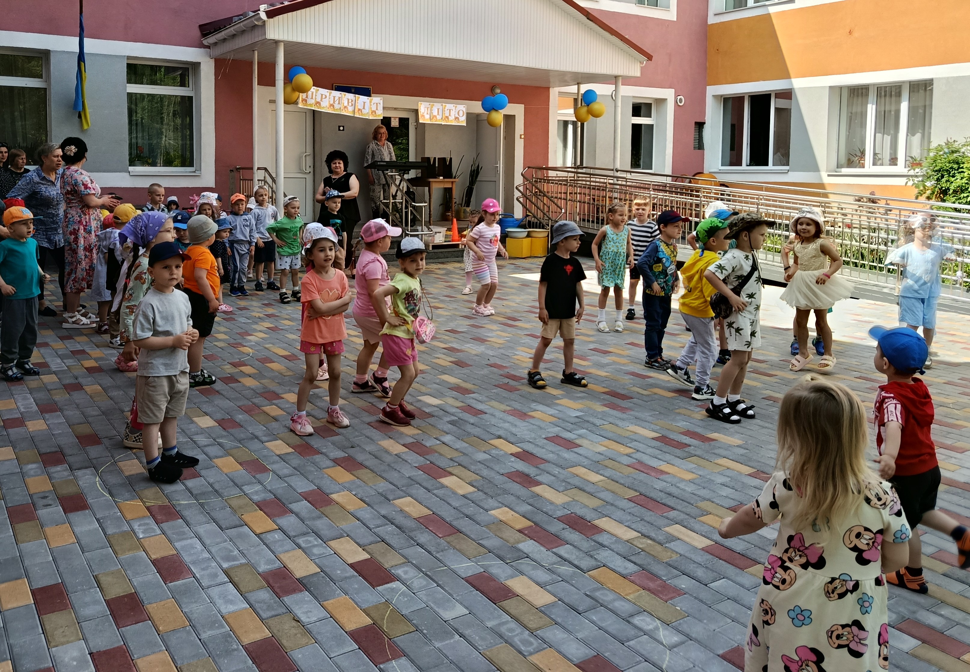 Фото без опису