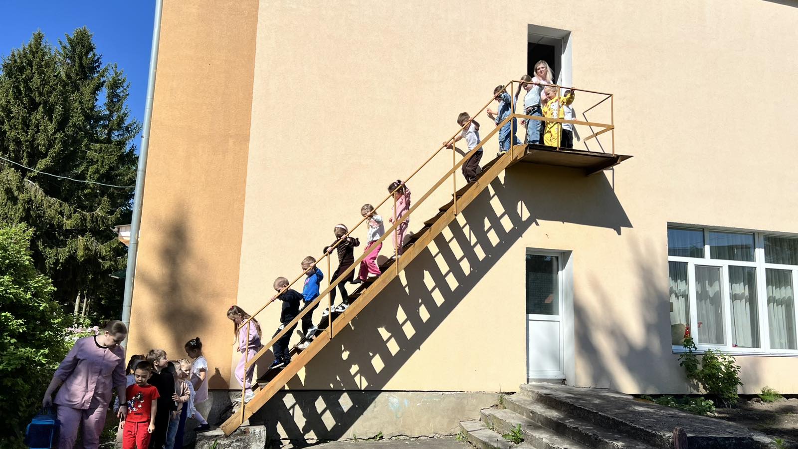 Фото без опису