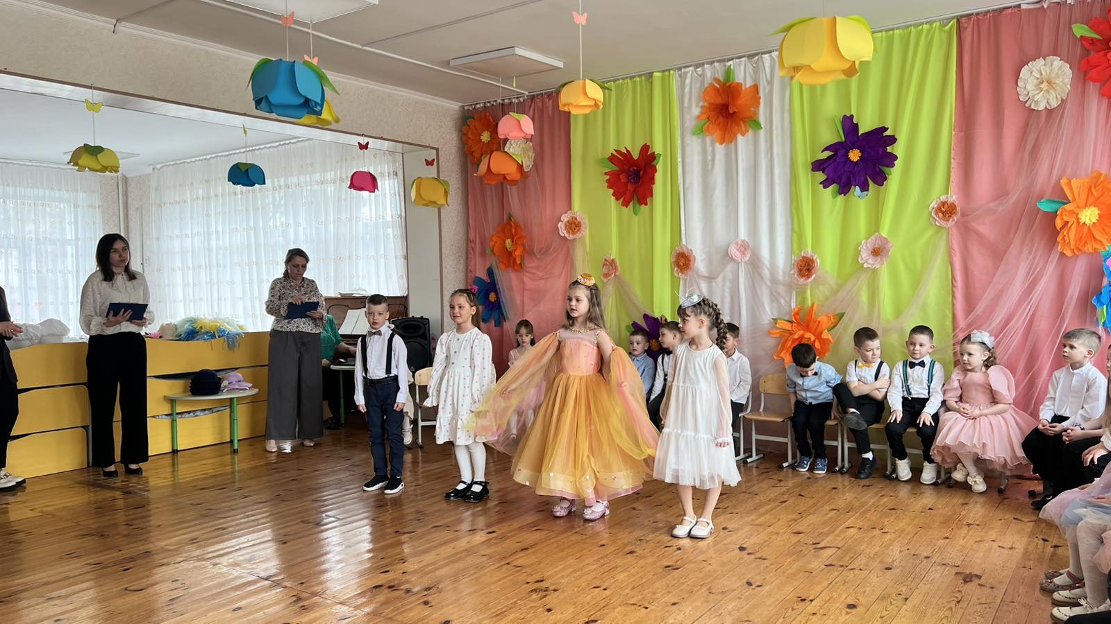 Фото без опису