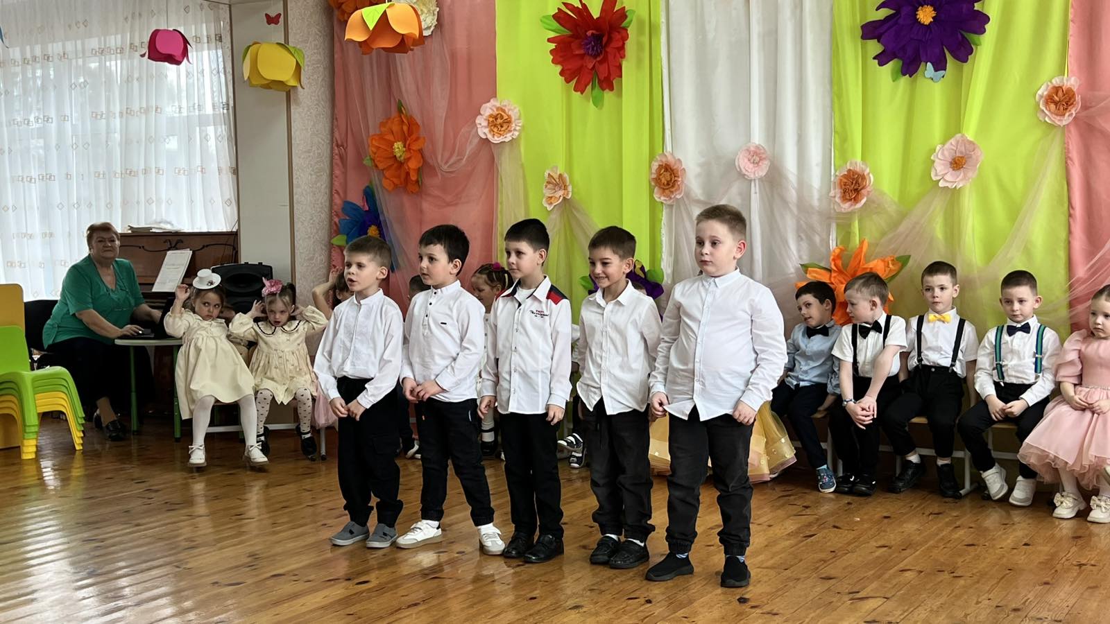 Фото без опису