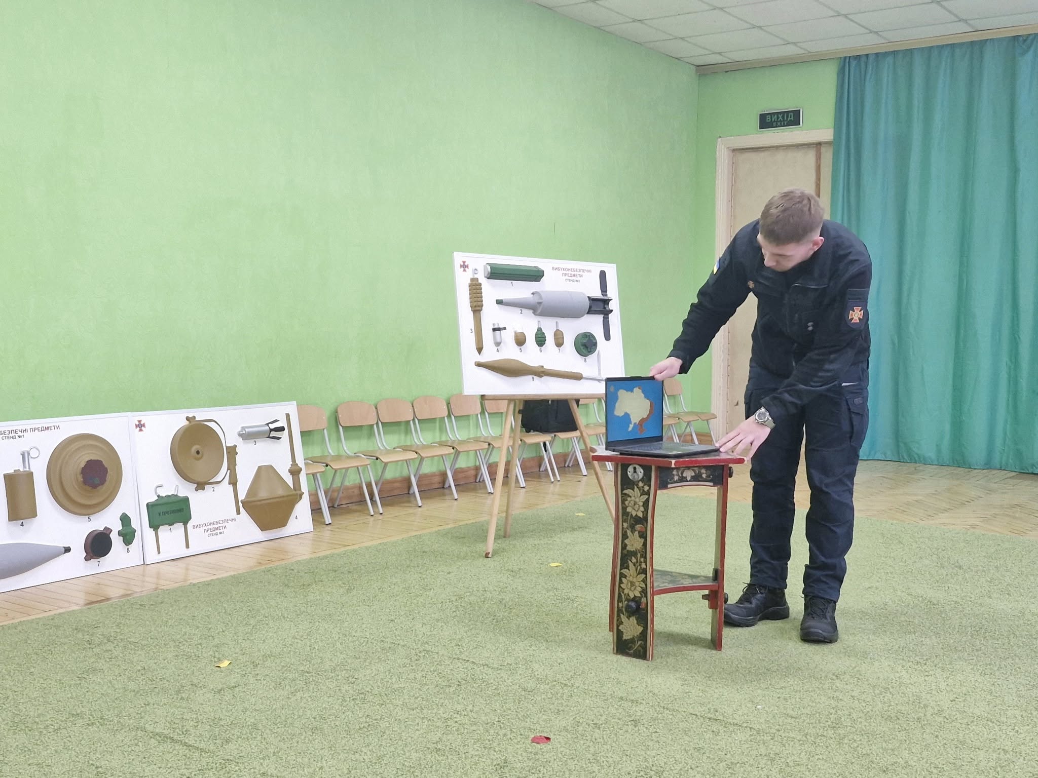 Фото без опису