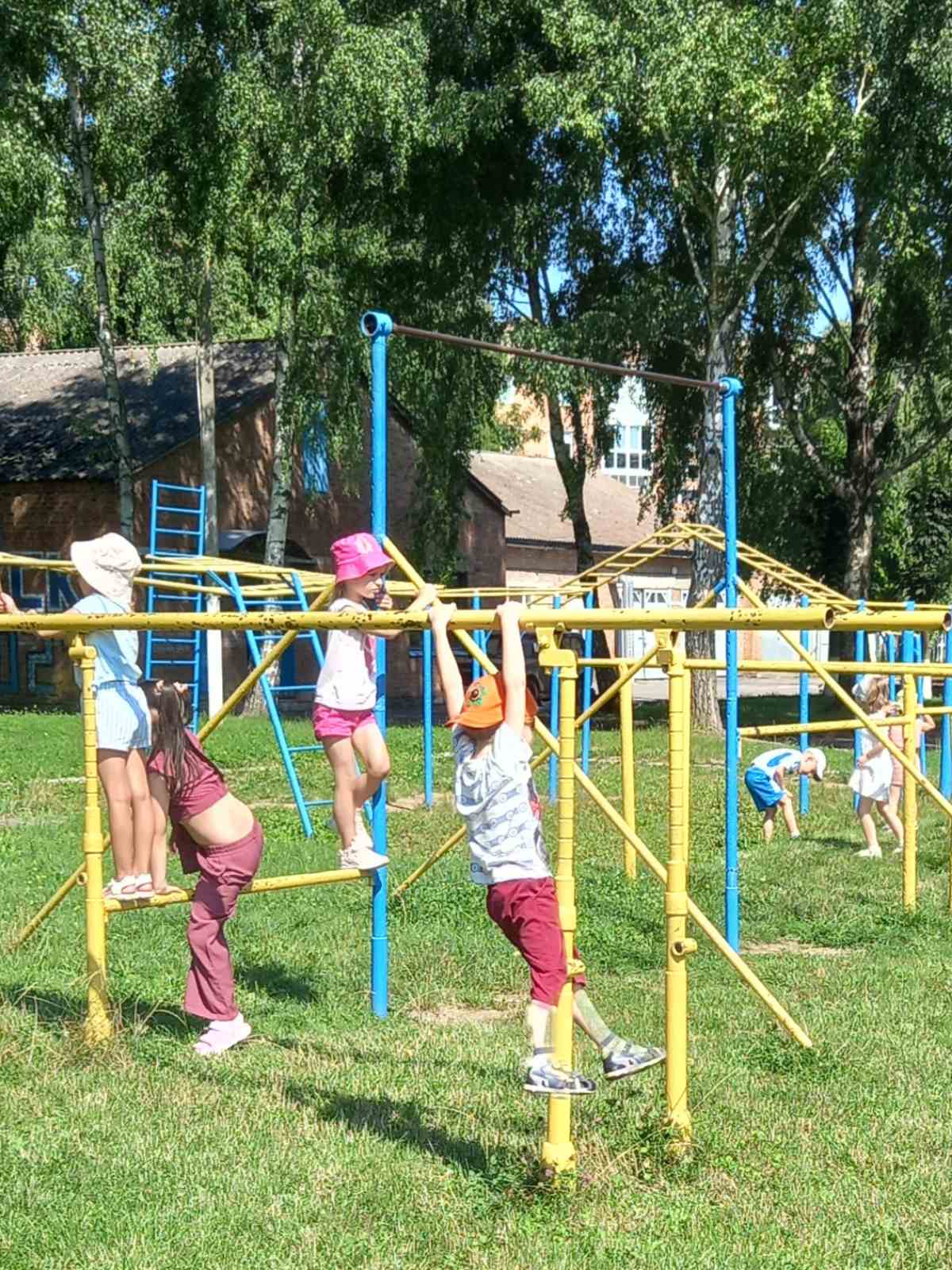 Фото без опису