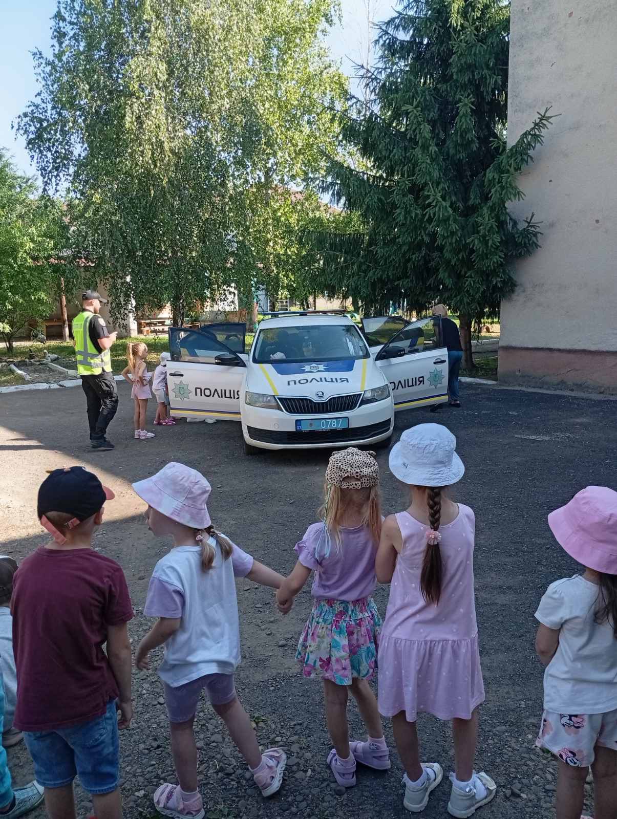 Фото без опису