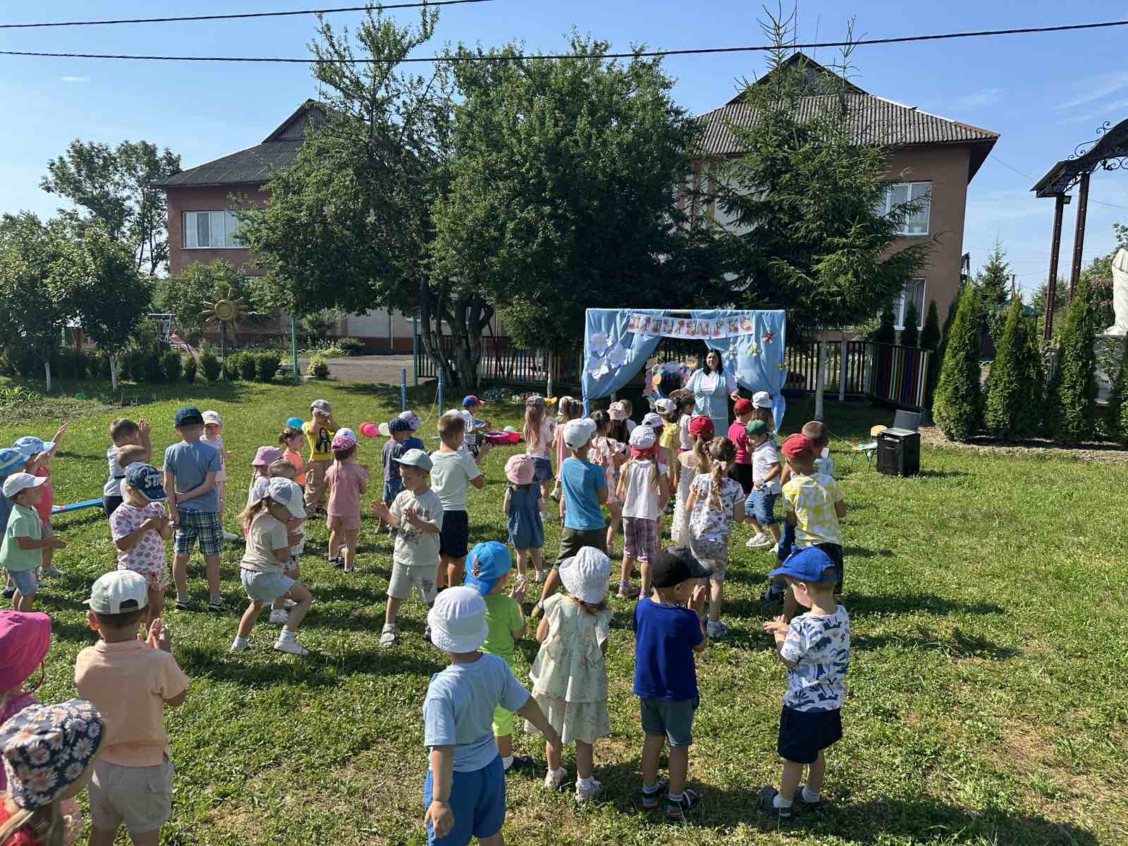 Фото без опису