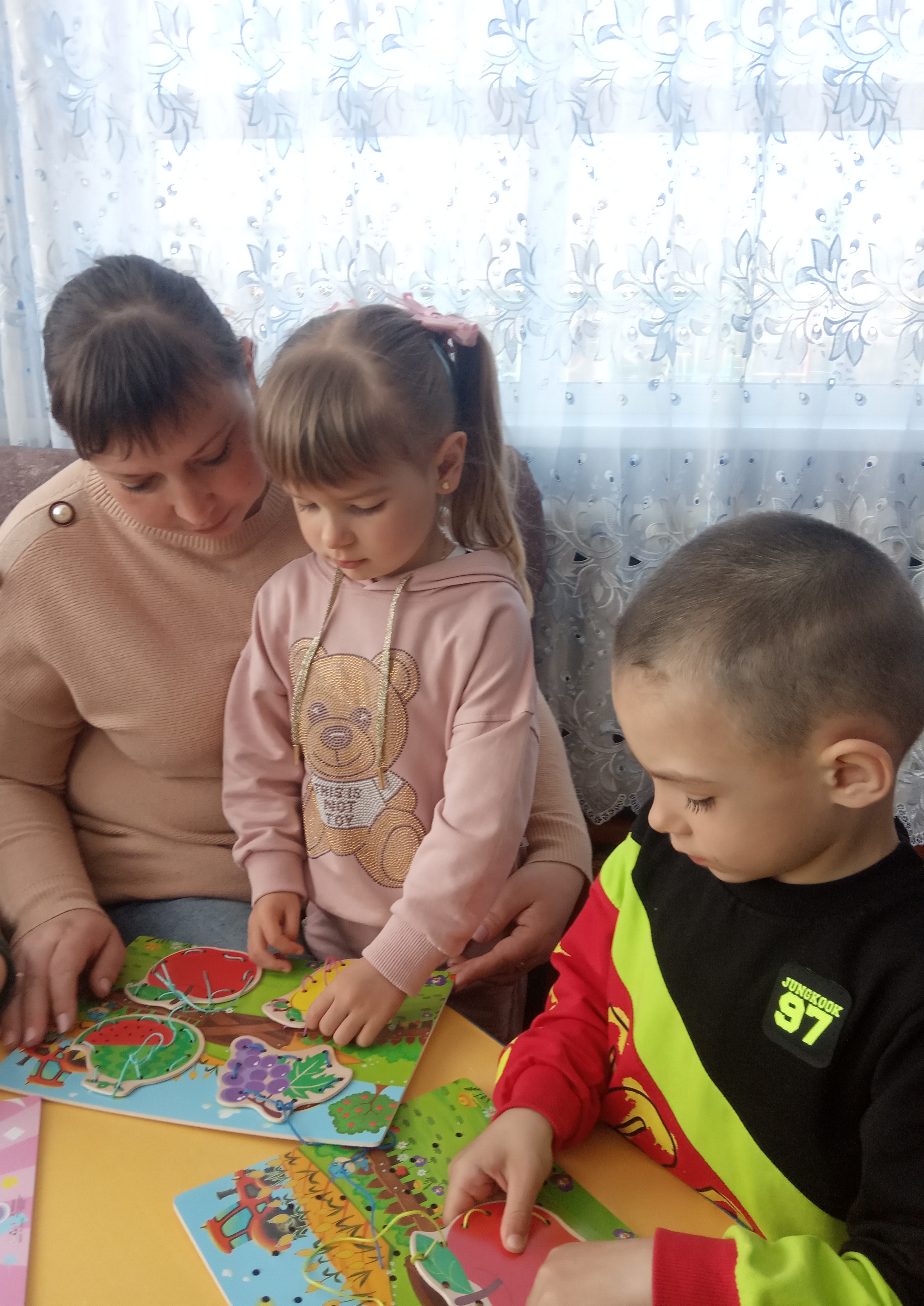Фото без опису