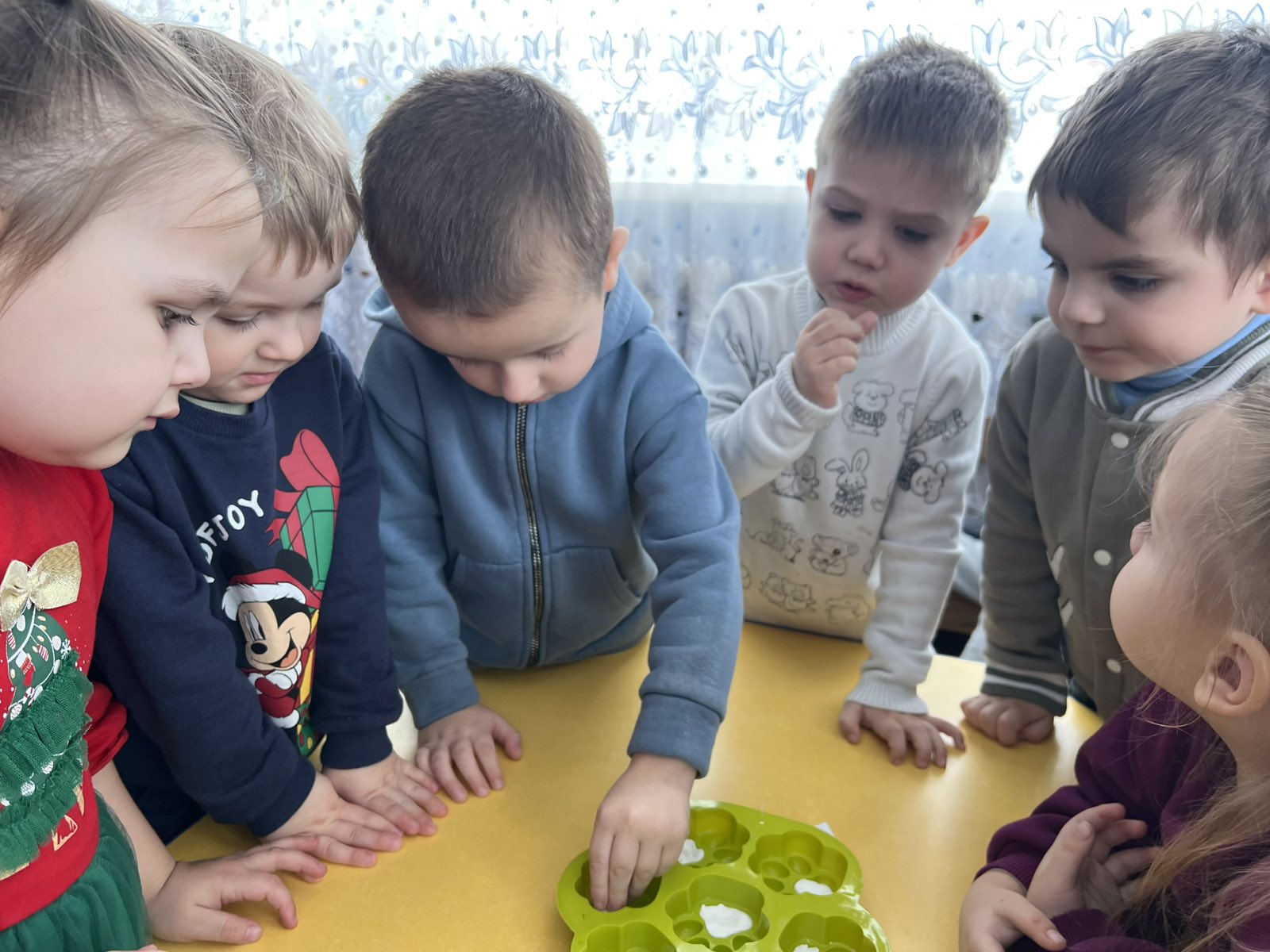 Фото без опису