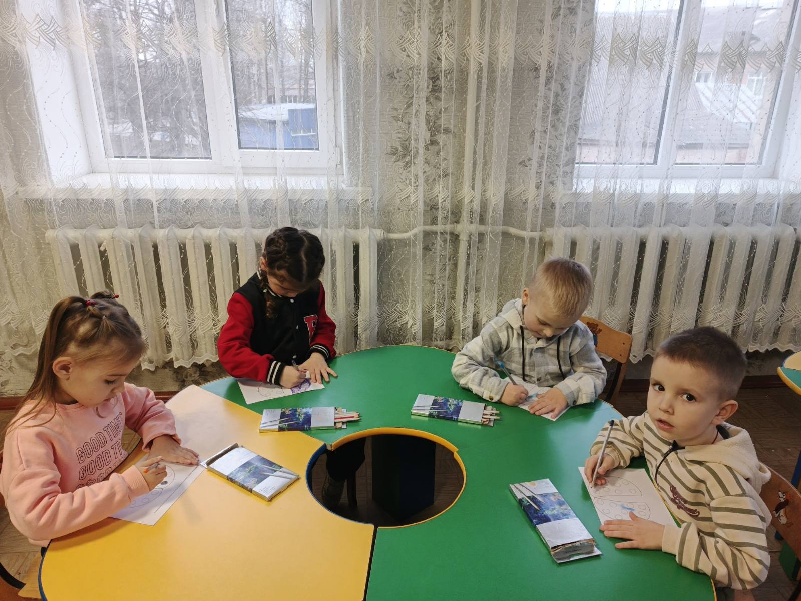 Фото без опису