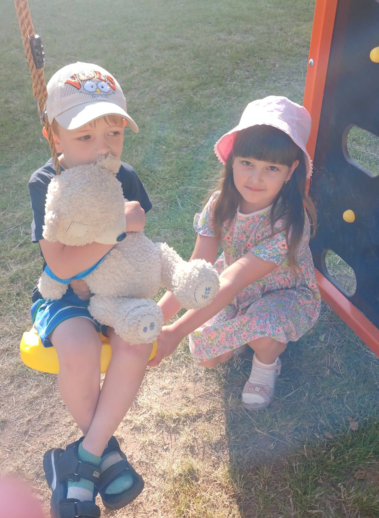 Фото без опису