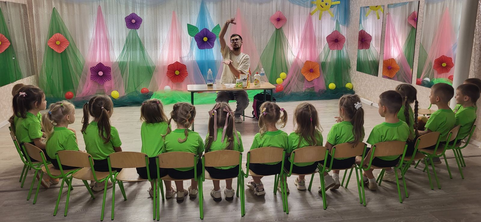 Фото без опису