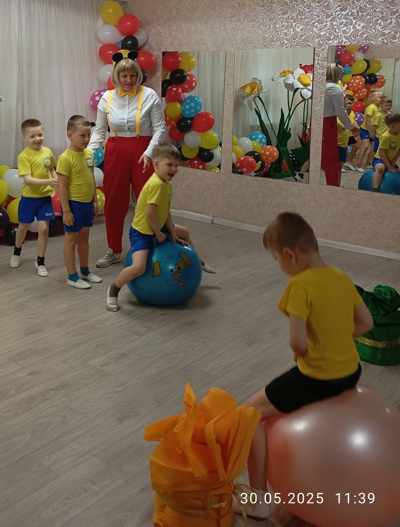 Фото без опису