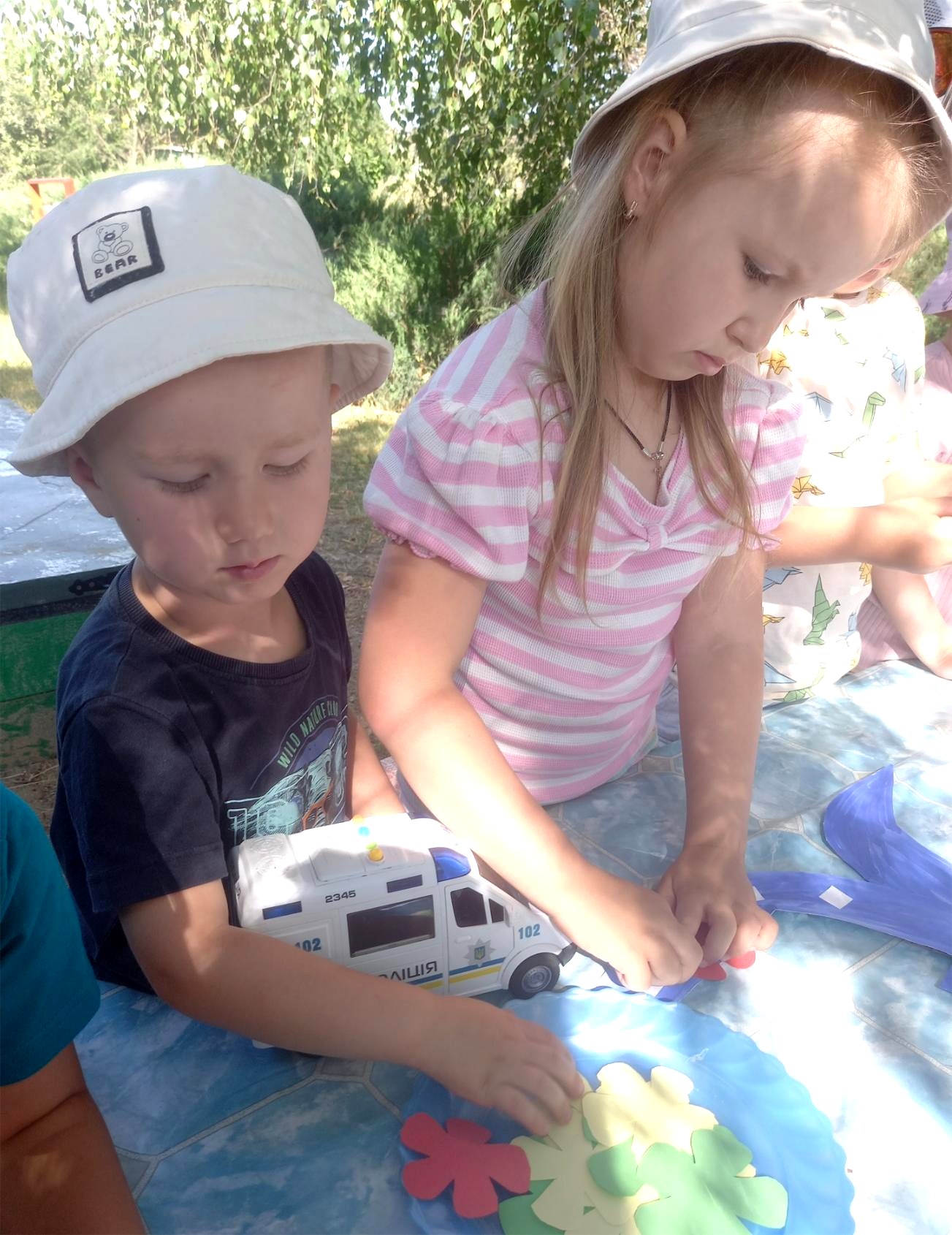 Фото без опису