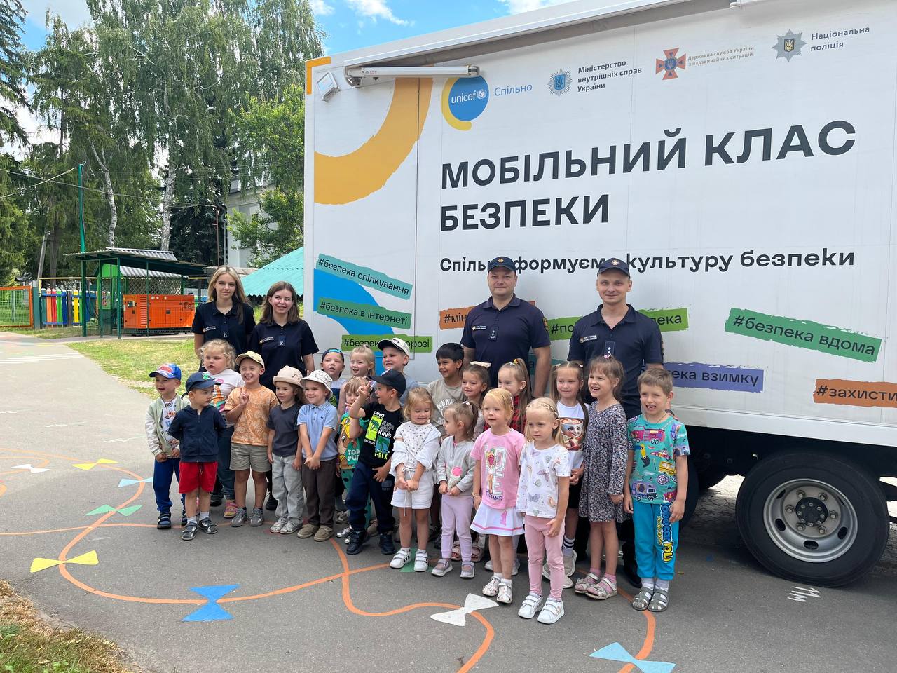 Фото без опису