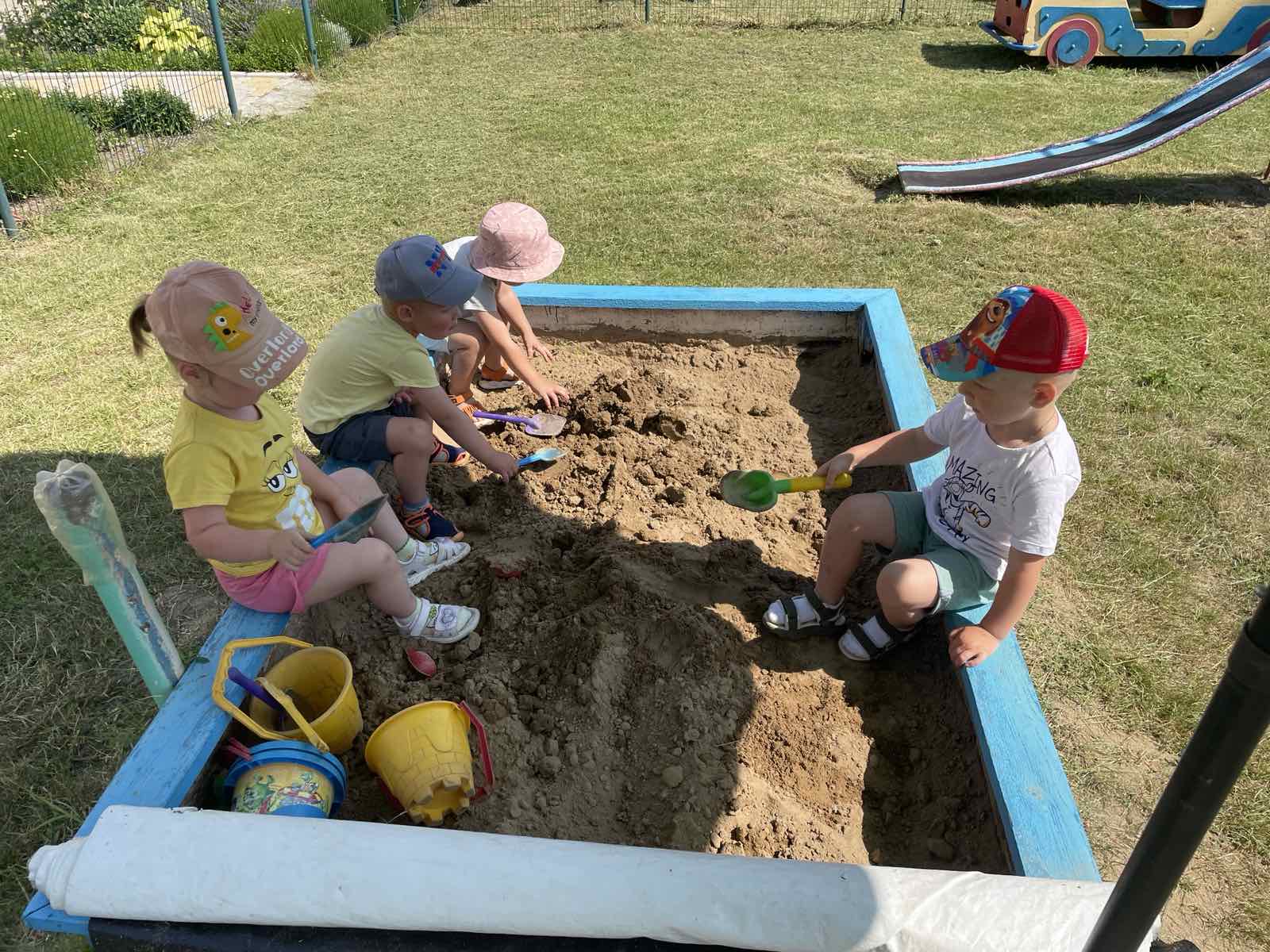 Фото без опису