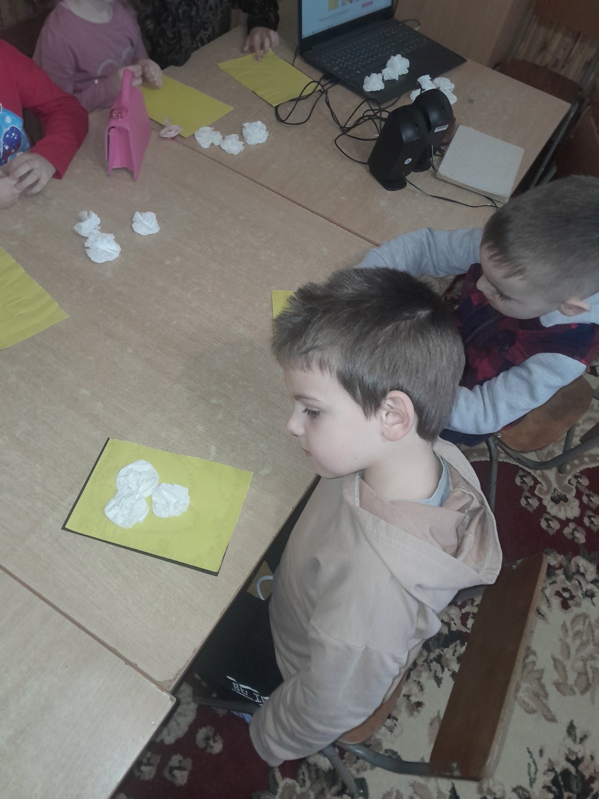 Фото без опису