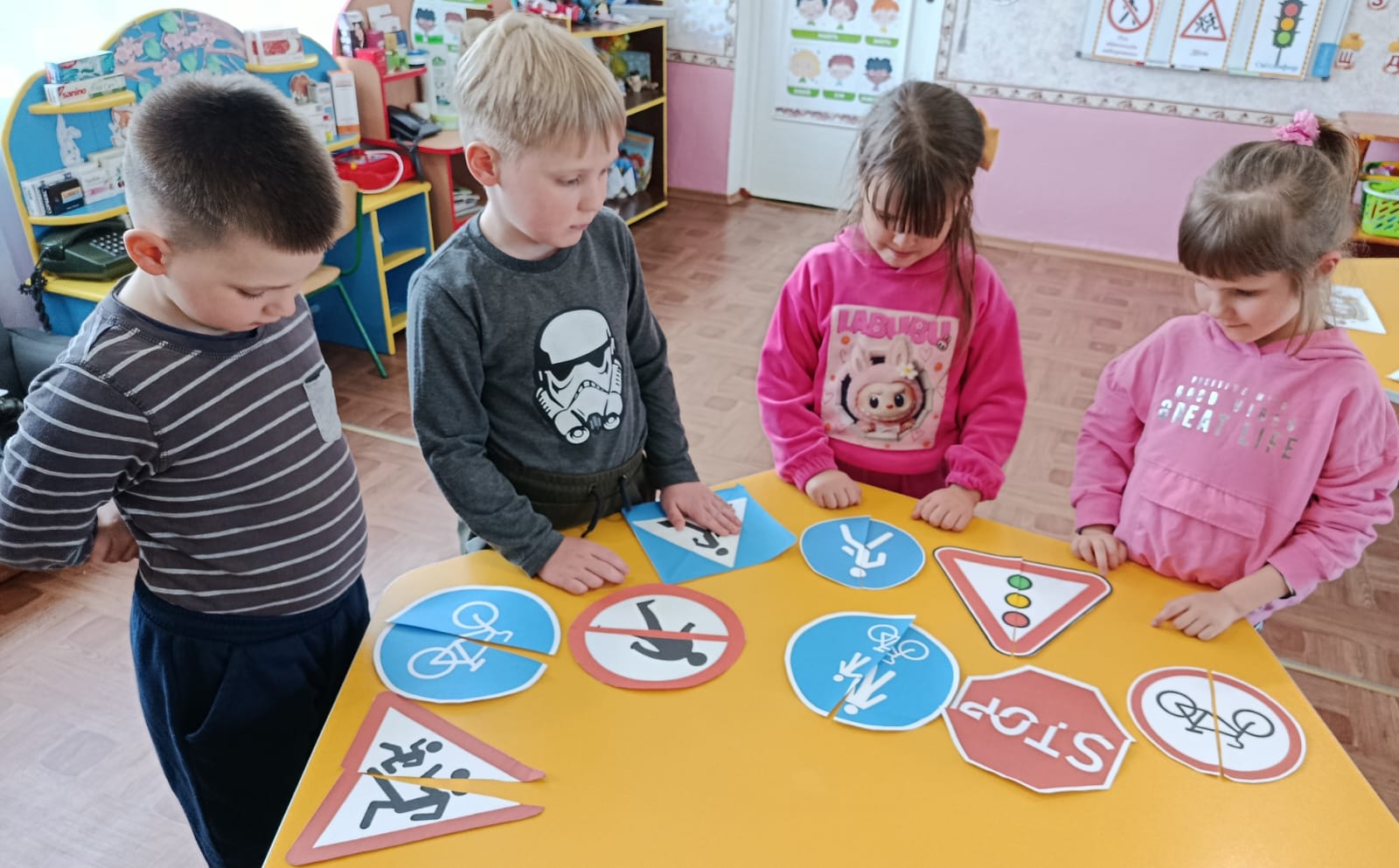 Фото без опису