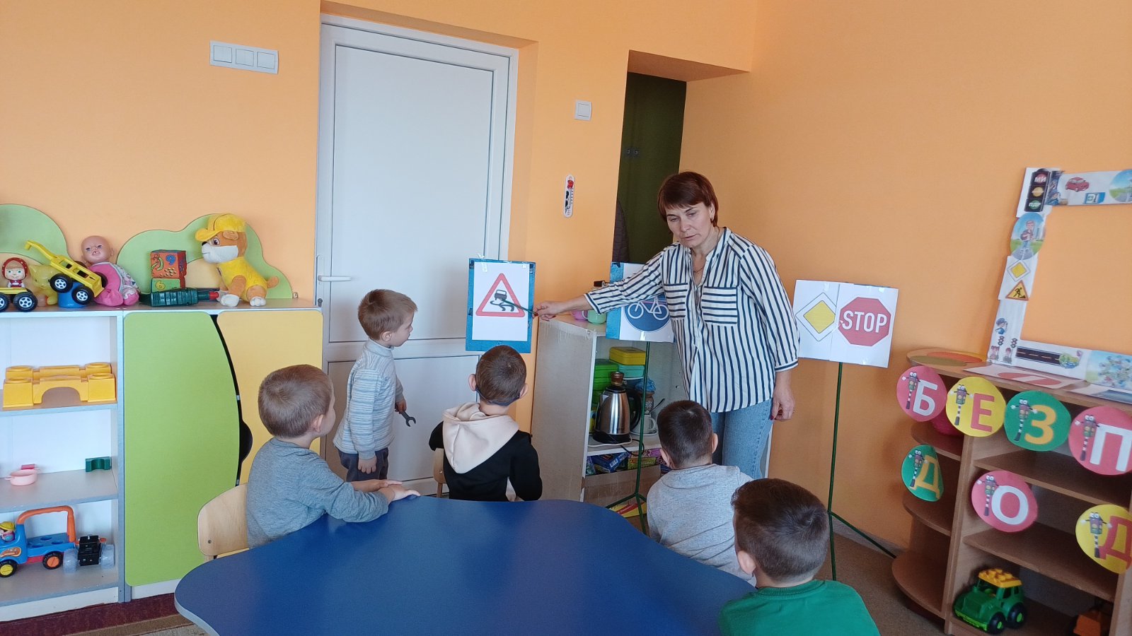 Фото без опису