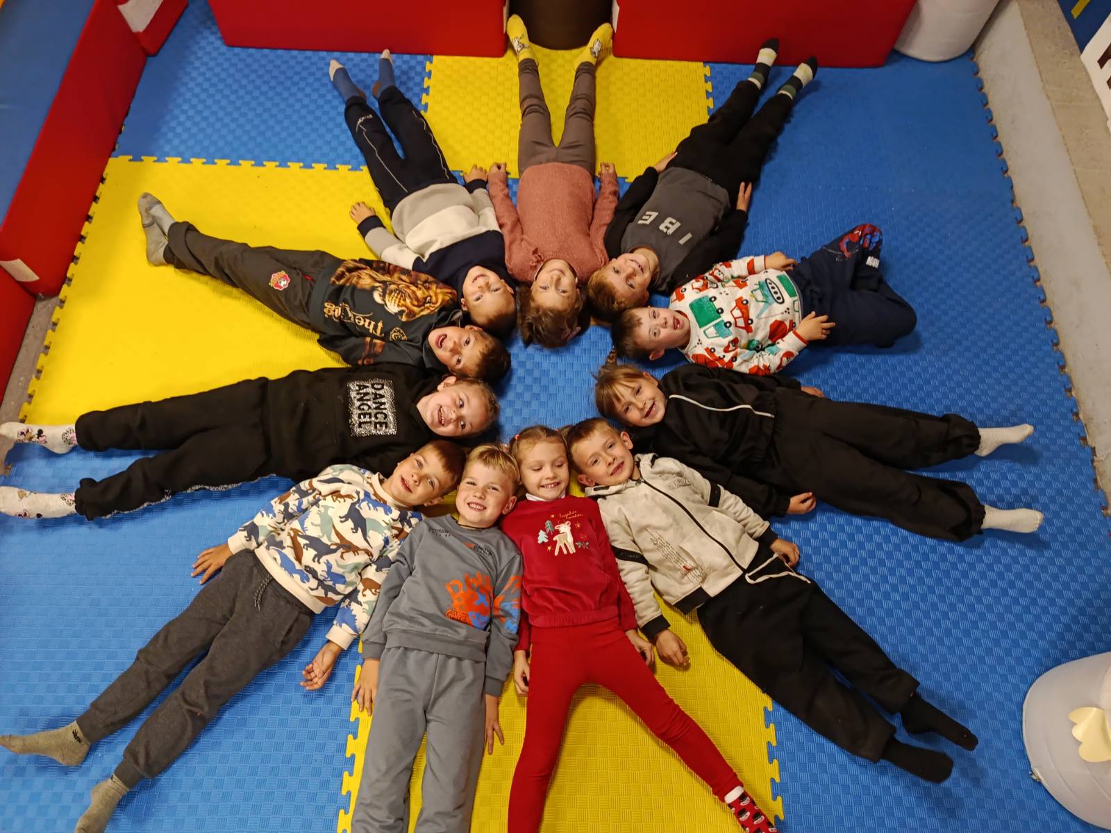 Фото без опису